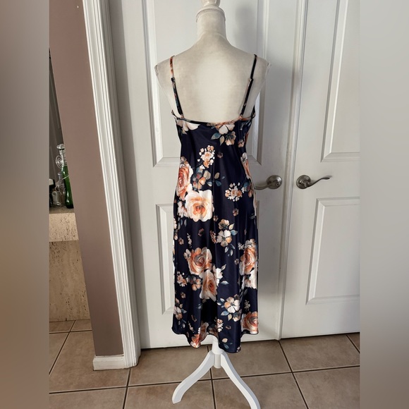 bebe Women's Satin Midi Dress Cowl Neck. Size M. MSRP $99.95 - Picture 10 of 16